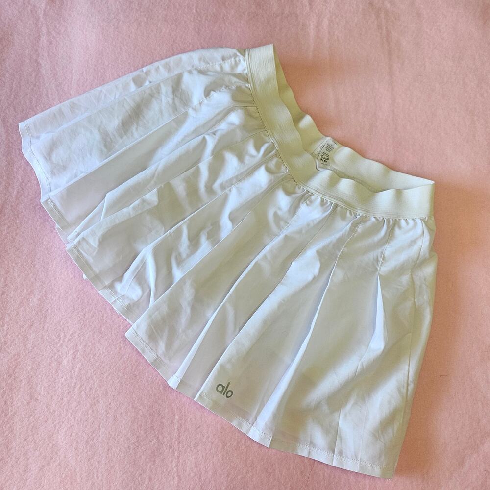 Chic Alo Yoga White Varsity Tennis Skort - Pleated Design S